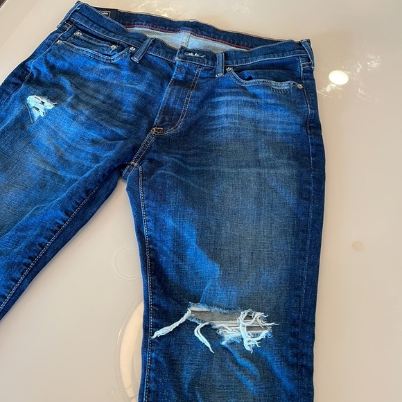 Abercrombie and fitch distressed jeans. Darker blue size 33-32 - Picture 2 of 5